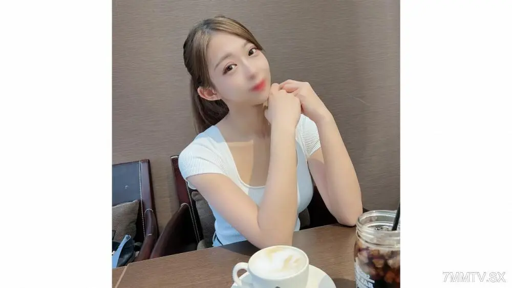 FC2-PPV-4547779 - First-time shoot—and she’s showing her face! Limited to 3 days only! A beauty who works at a certain cosmetics company, combining a stunning figure with a cuteness that makes anyone fall in love—she looks