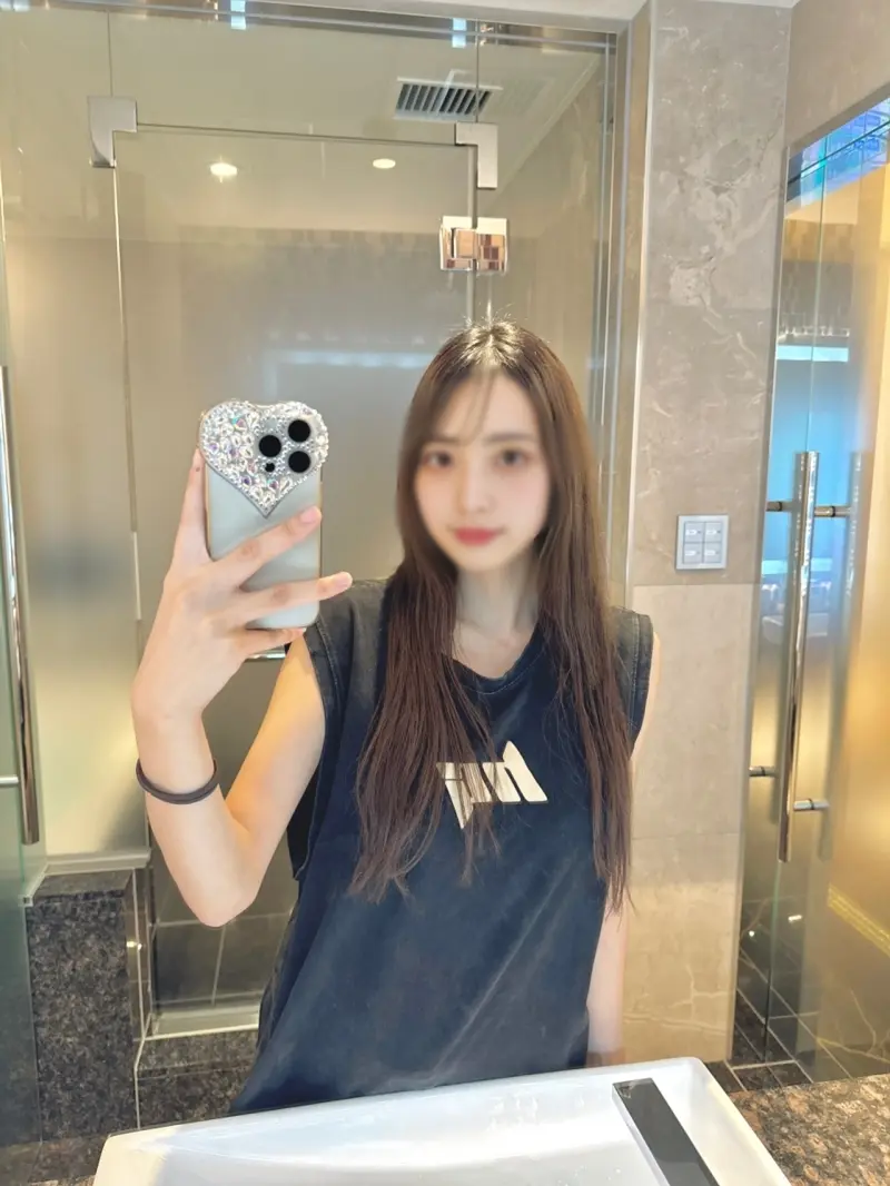 FC2-PPV-4546071 - [Face Reveal] [First Shoot] An aspiring YouTuber makes her FC2 debut! The combination of nerves and pleasure during the shoot made me squirt... *The review bonus includes her private photos and videos.*