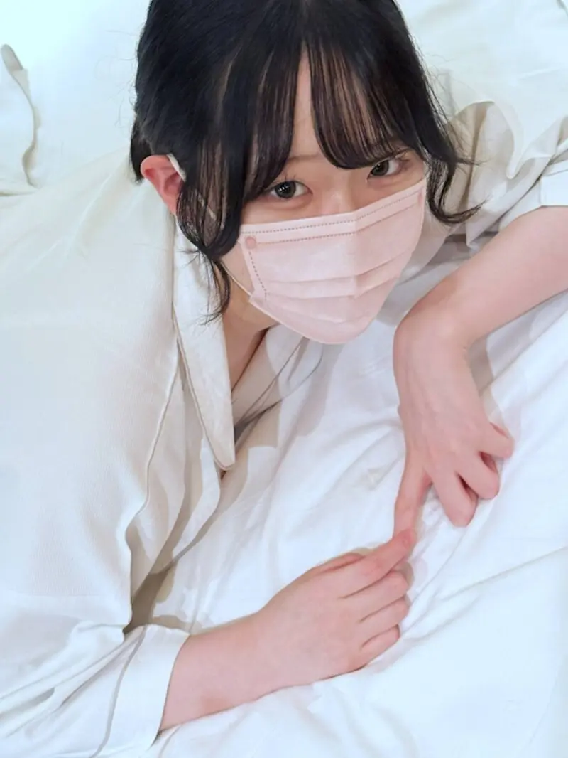 FC2-PPV-4692702 - "Heave-ho♡"—An SSS-class fair-skinned, demure girl takes off her underwear and cums over and over with a vibrator♡ She lets a creepy old guy do whatever he wants to her