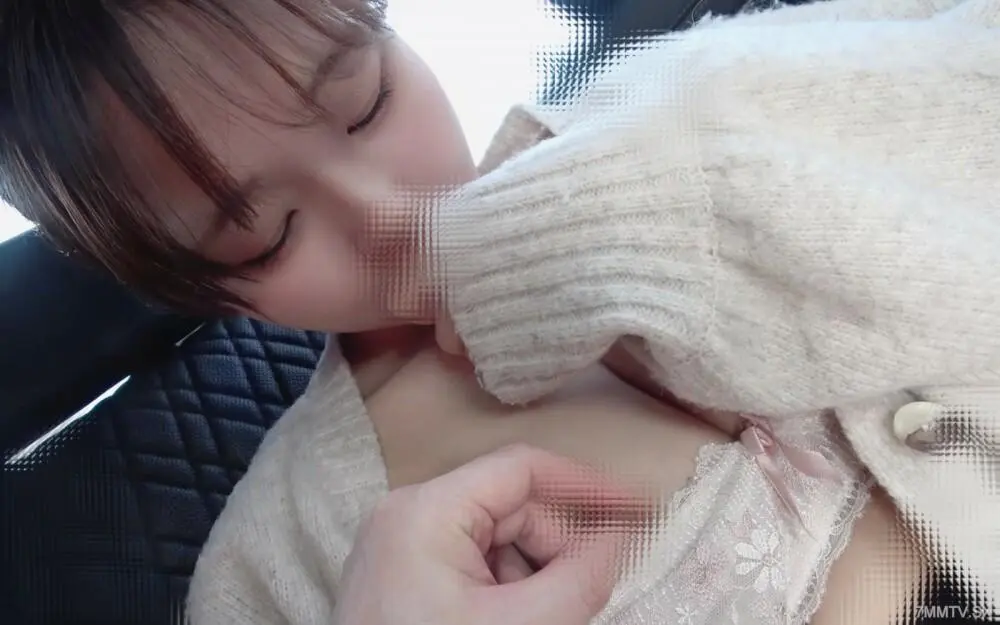 FC2-PPV-3231541 - I met a girl named R-chan in the countryside. As soon as we met, she gave me a blowjob in the car. After a hard fuck through the slit in her bread-on-a-stick, I came in her mouth.