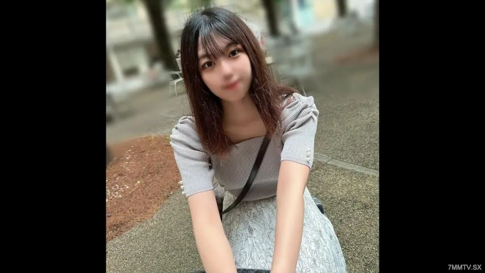 FC2-PPV-3979656 - Her first photo shoot and first time showing her face! Limited to 3 days! Here she is! ? A college student with little experience with men takes off her panties at the prestigious university she attends.