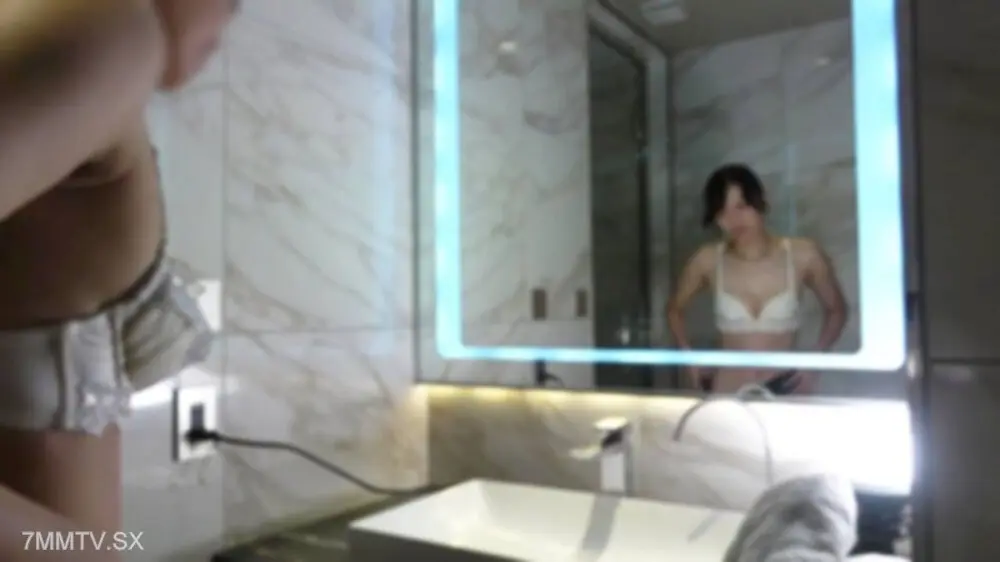 FC2-PPV-4788732 - A master of fetish photography, dressed in sexy attire, has sculpted a beautiful, tall, and slender figure with fair skin through five-a-side soccer training, and is now squeezing the accumulated semen ou